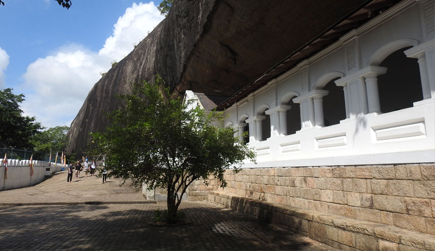 Dambulla-cave-temple